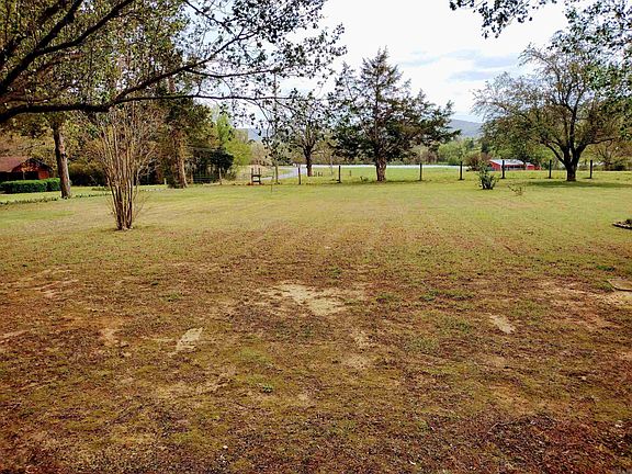 5th image of 403 S Bayou Dr