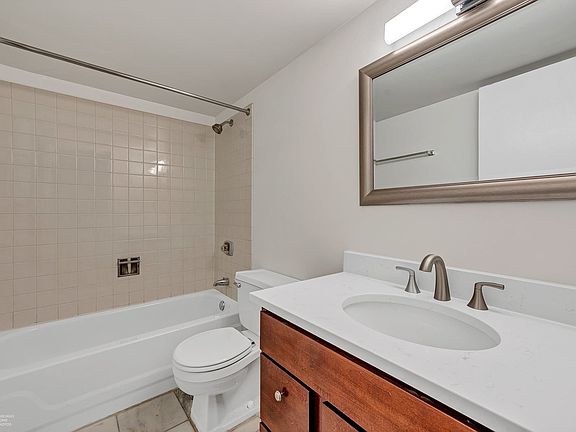 5th image of 1115 S Plymouth Ct APT 113