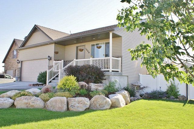 1st image of 1689 Shady Pine Dr