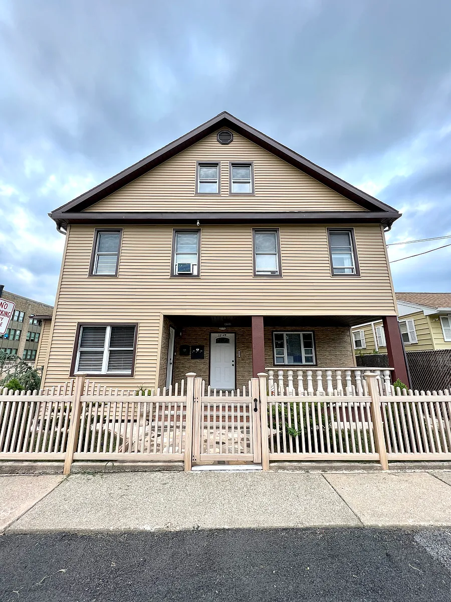 Building Photo - 1228 Rock St #1