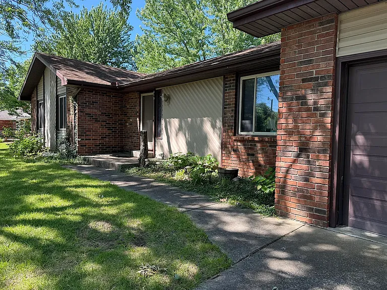 819 Barwick Pl — Photo 3