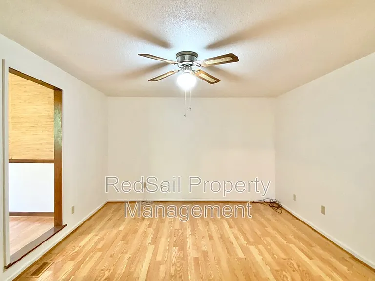 145 Linda Dr — Photo 15