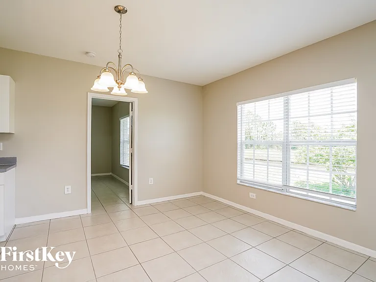 1131 Ermine St E — Photo 5