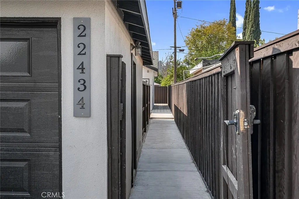 2 bed, 960 sqft, $3,600 — Photo 2