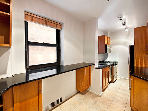 4th image of 155 W 71st St APT 2D