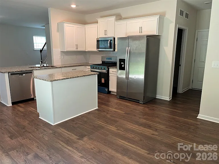 16111 Trenton Green Ln — Photo 6