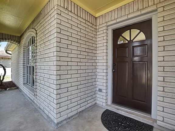 Covered entry to sit and enjoy cool days