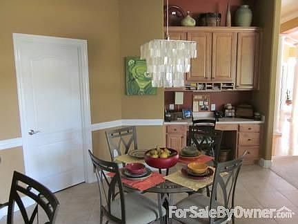 Breakfast Nook
						:
						Casual eating area with built in desk
