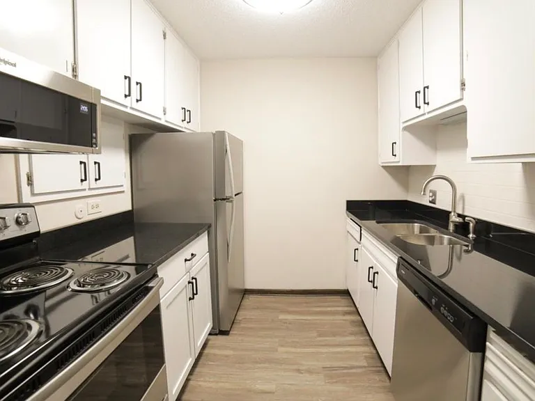 1800 Larpenteur Ave W #15 — Photo 5