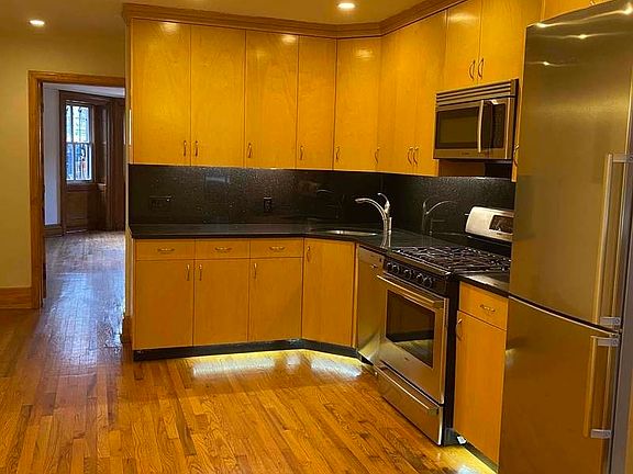 3rd image of 11 Willow St APT 1