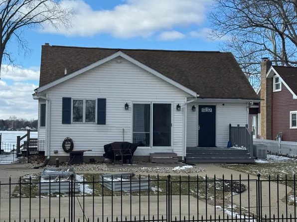 8842 Long Lake Dr E, Scotts, MI 49088