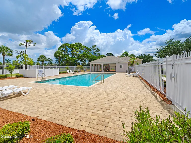 1652 La Maderia Dr SW — Photo 39
