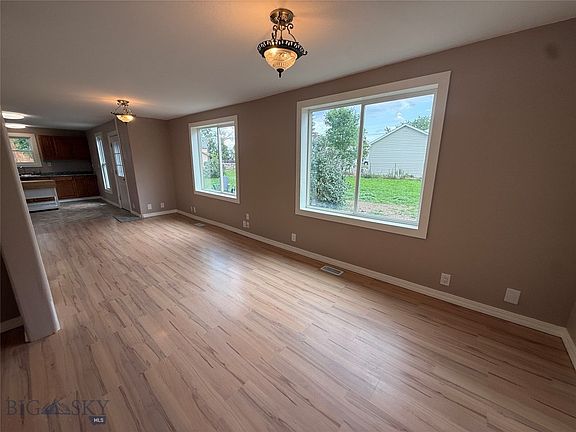 5th image of 207 Harris St