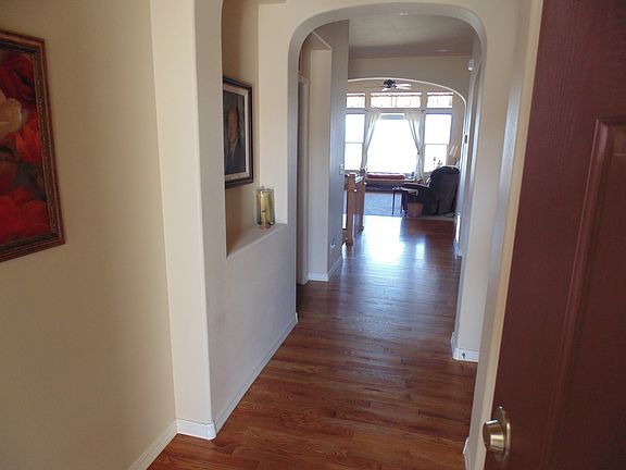 Entry with niche