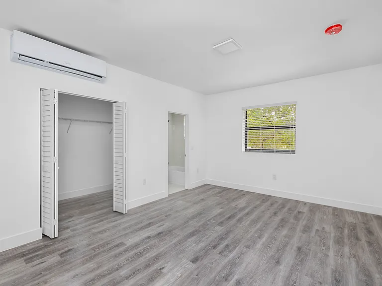 1536 Beekman — Photo 9