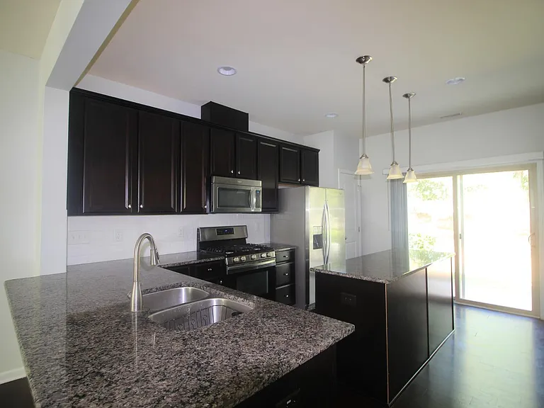 73 Pocono Dr — Photo 6