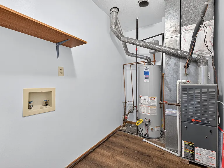 Ultility Room/ Washer/Dryer Hookup