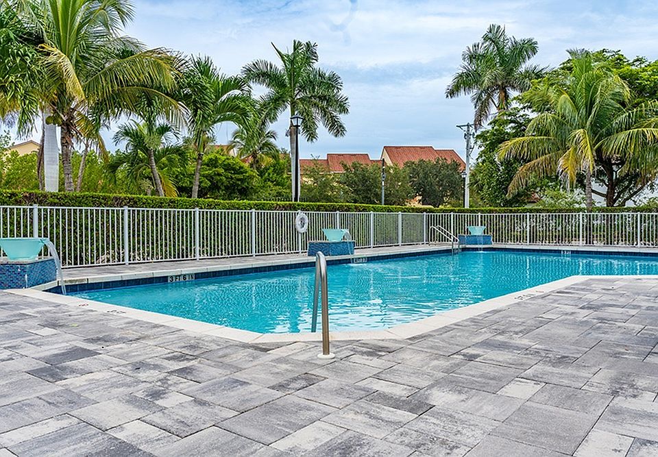 Naples Apartments with Luxury Amenities