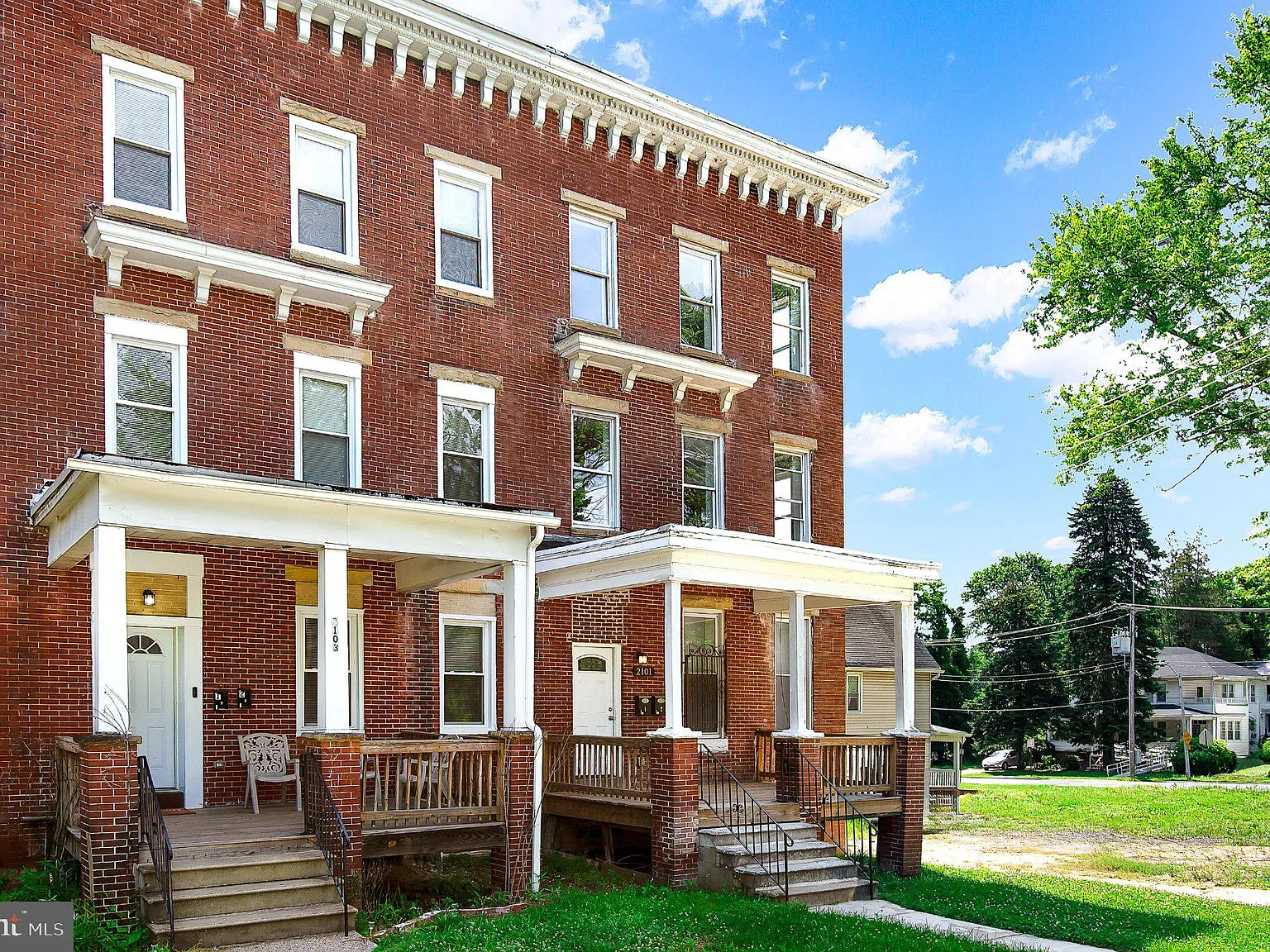 2103 Chelsea Ter — Photo 1