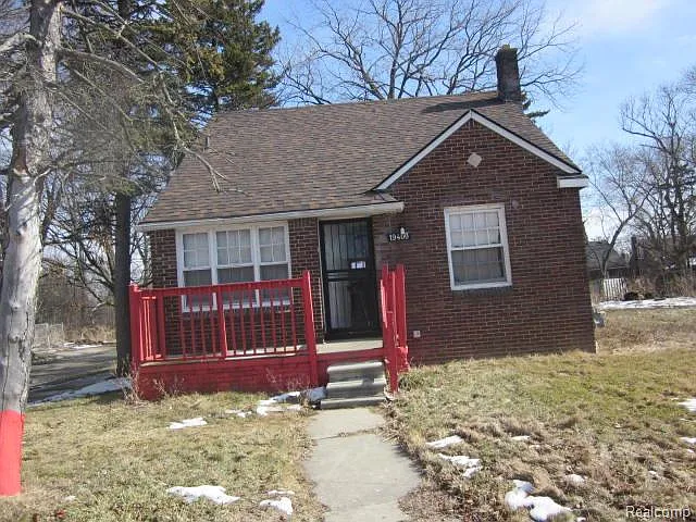 19400 Hickory St photo 1