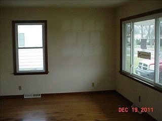 2nd image of 320 Edinborough Dr