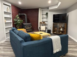 16 S Bernard Way NW, Calgary, AB T3K2B9