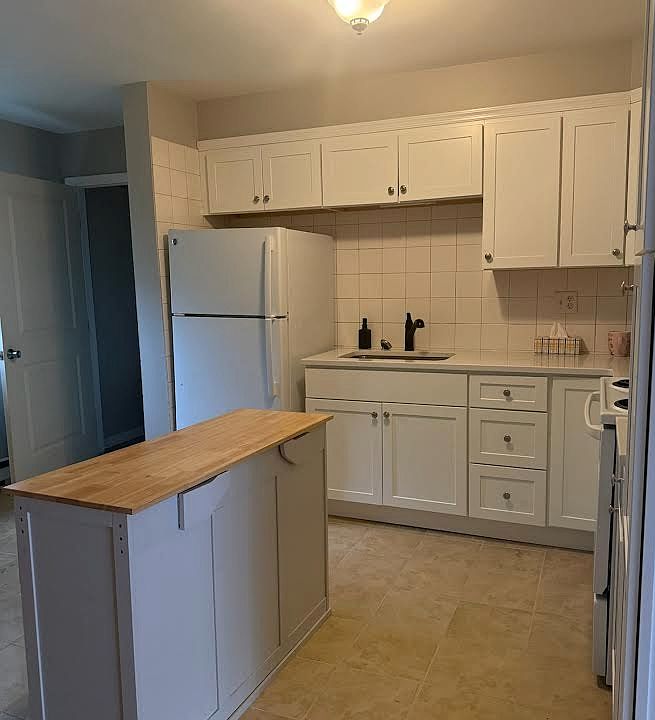 1st image of 52 Vineyard Ave