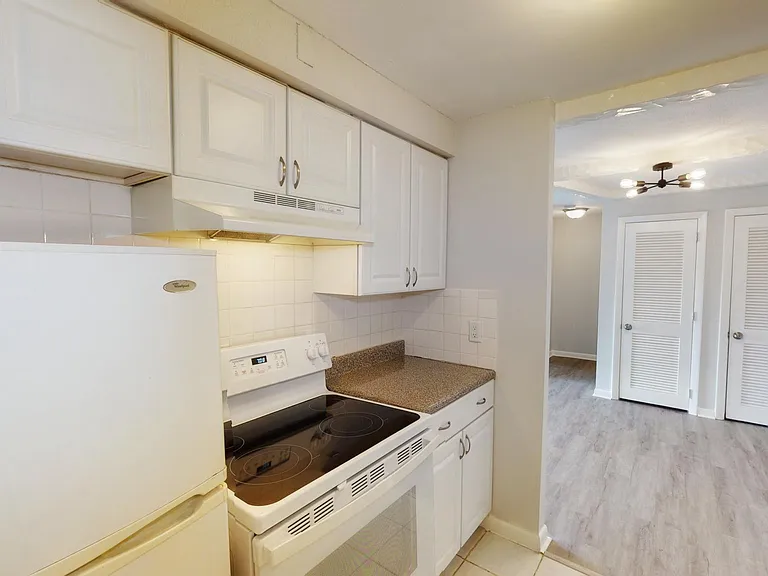 502 Oak St #7 — Photo 6