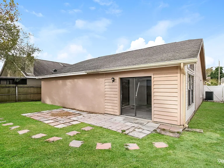 1961 Martina St — Photo 15