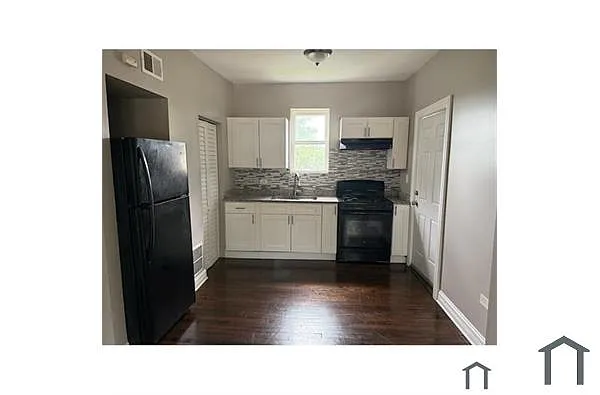 Building Photo - 1021 W 83rd St