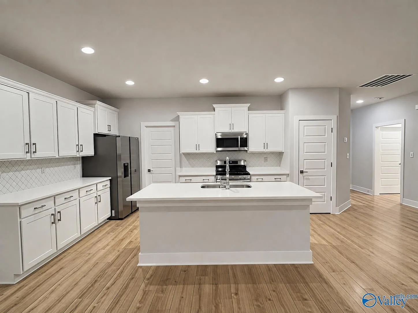 3 bed, 2.0 bath, 1876 sqft, $2,000 — Photo 4