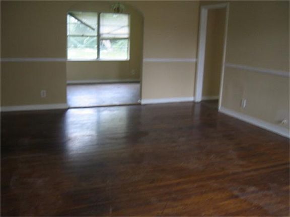 2nd image of 908 Temple Cir