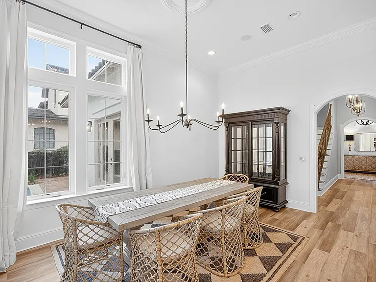 3161 Club Dr — Photo 34
