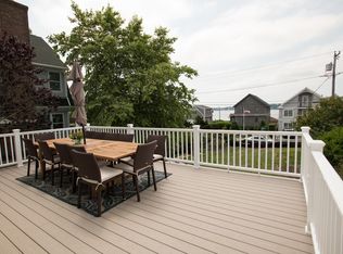 29 Crest St, Middletown, RI 02842