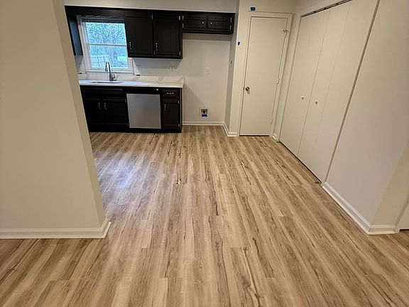5th image of 303 Lee Road 942