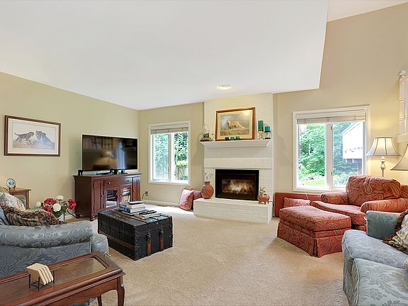 3rd image of 23215 SE 31st St