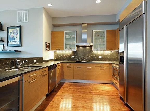 5th image of 500 W Superior St Unit 1505