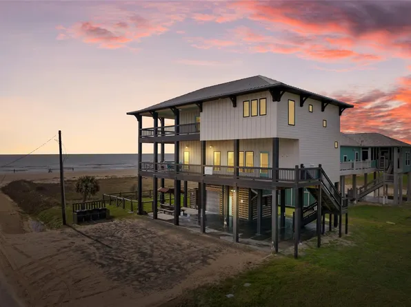 775 Townsend Dr, Crystal Beach, TX 77650