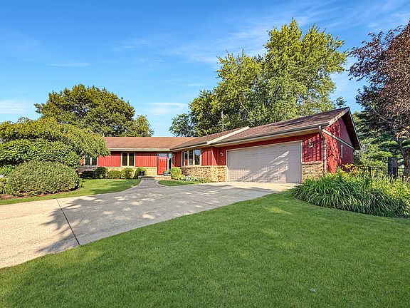 3rd image of 829 Sutton Pl
