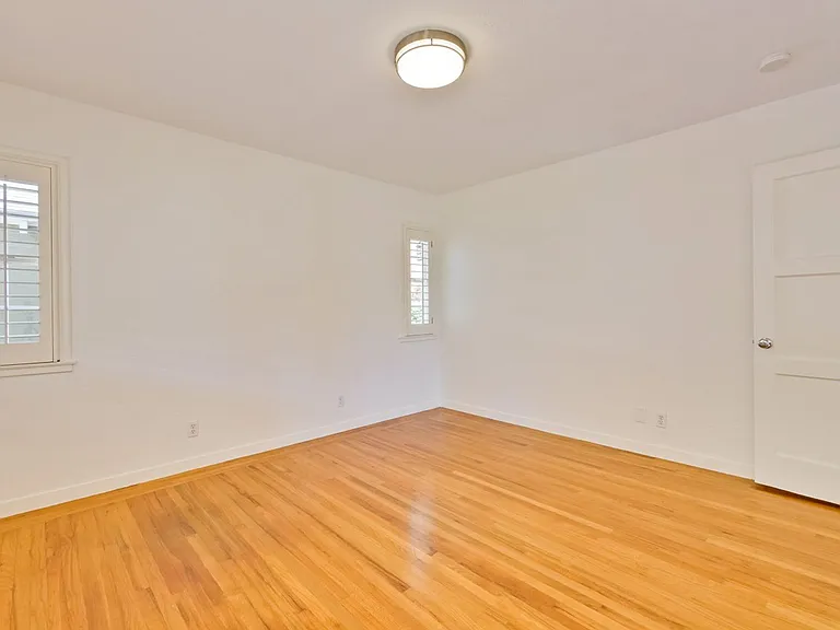 2990 Cowper St — Photo 36