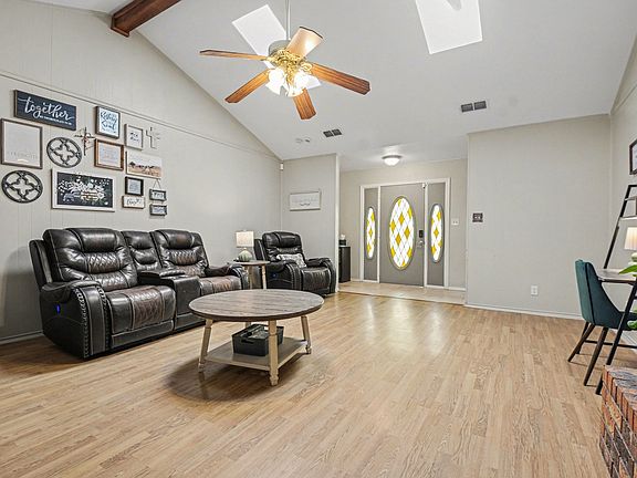 2nd image of 205 Randy Lee Ln