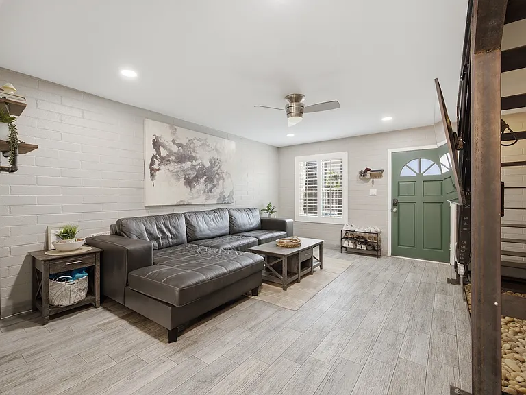 4846 N Woodmere Fairway #8 — Photo 6