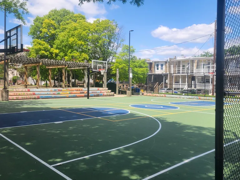 2424 Linden Ave — Photo 19