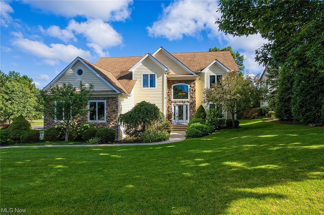 220 Nob Hill Oval, Chagrin Falls, OH 44022 Zillow