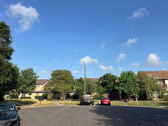 4th image of 5165 Middlecoff Rd APT 6