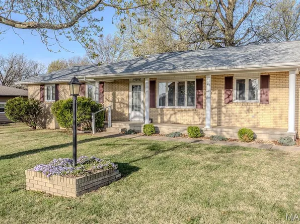 2043 King James Rd, Lebanon, MO 65536