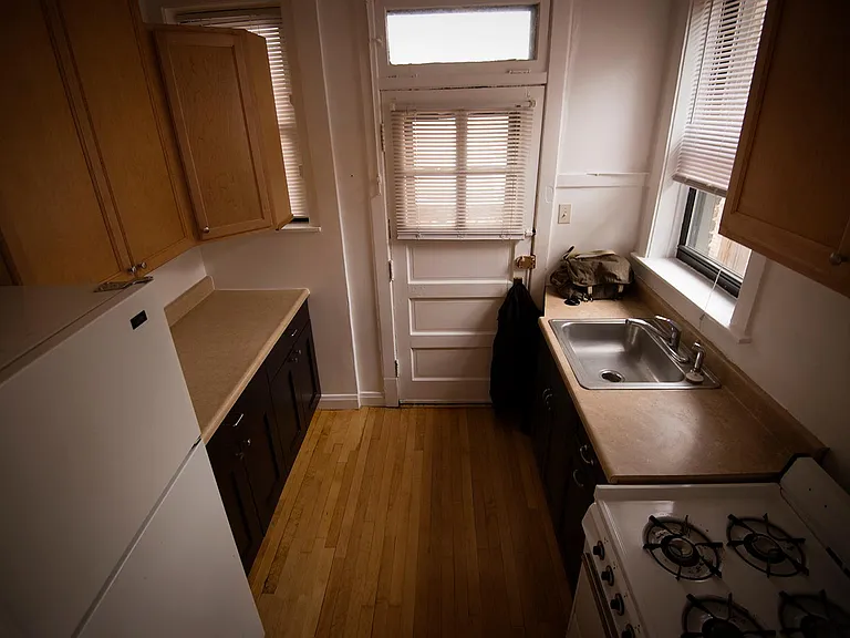 2906 N Seminary Ave #3 — Photo 5