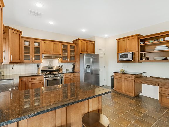 4th image of 5034 E Kittentails Dr