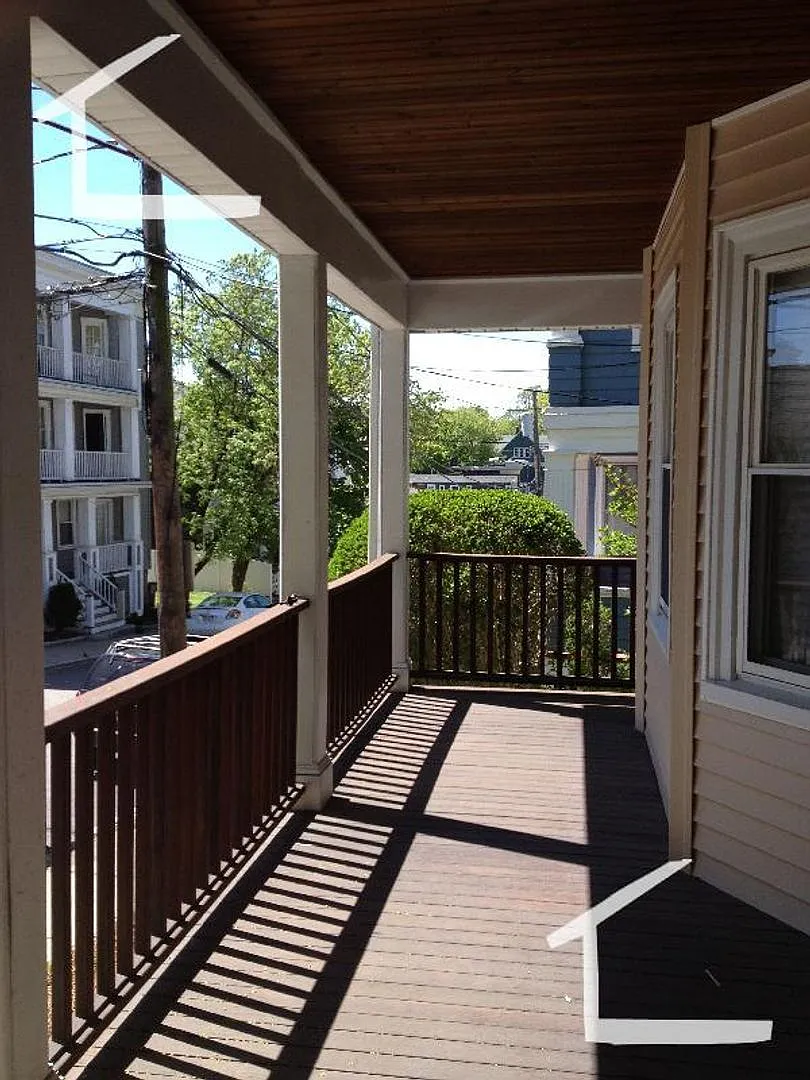 Charming 5 Bedroom-No Broker Fee — Photo 2