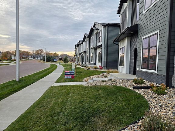2nd image of 8613 W Shoreline Pl